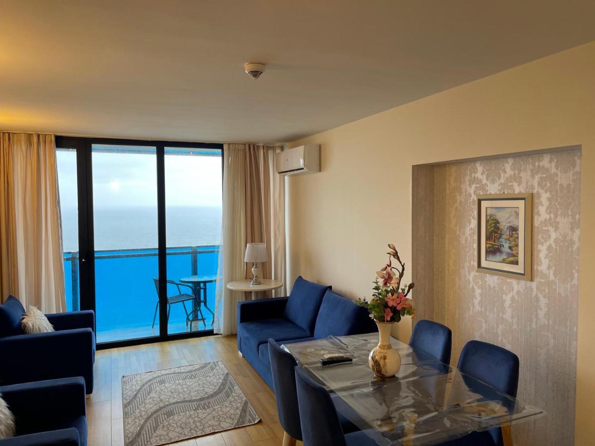 Orbi City Aparthotel Batumi Bagian luar foto