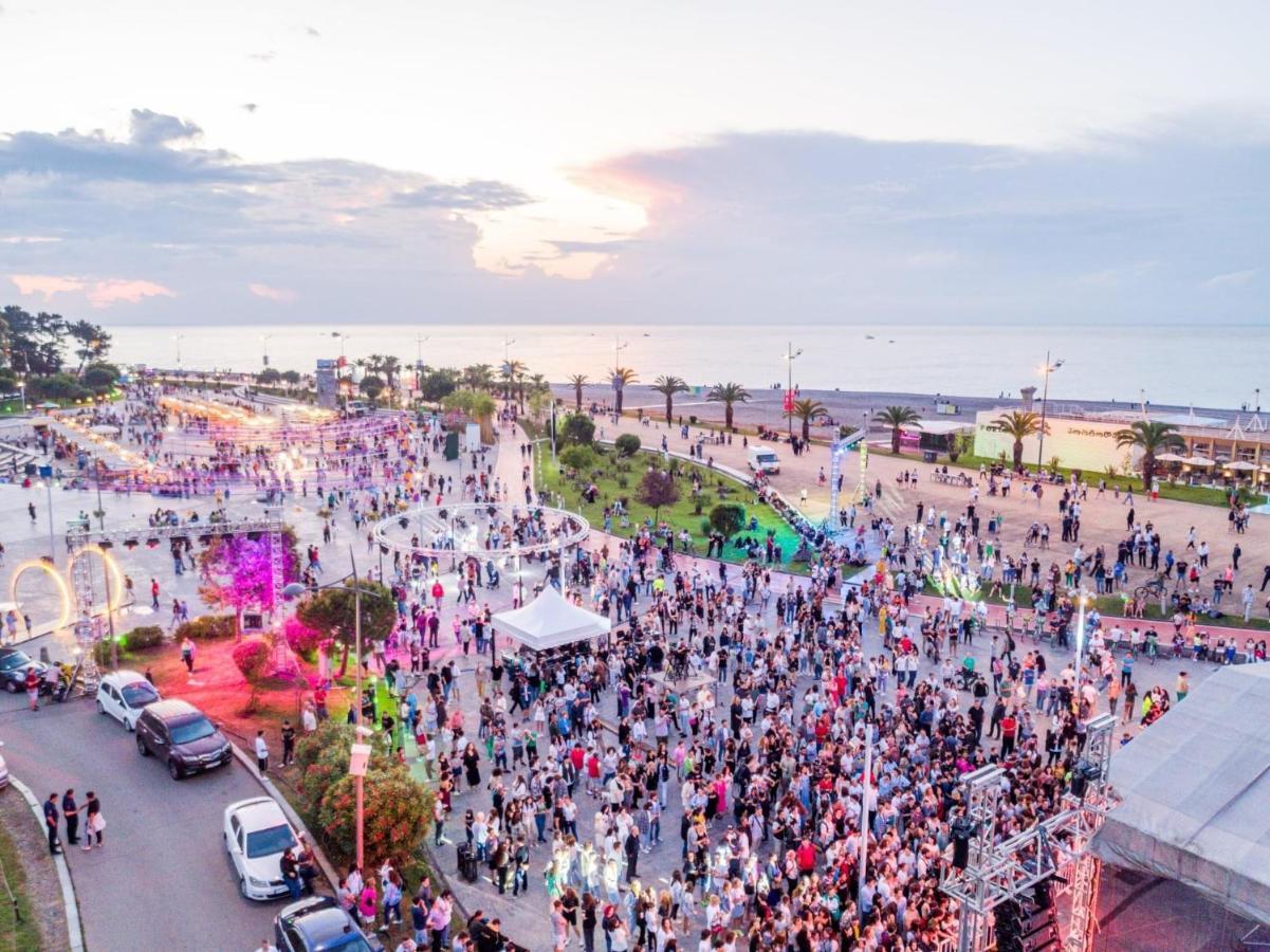 Orbi City Aparthotel Batumi Bagian luar foto